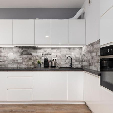 Rakowska 14A 1 Bedroom By Homeprime Warsawa Bagian luar foto