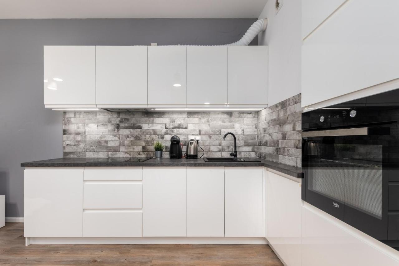 Rakowska 14A 1 Bedroom By Homeprime Warsawa Bagian luar foto